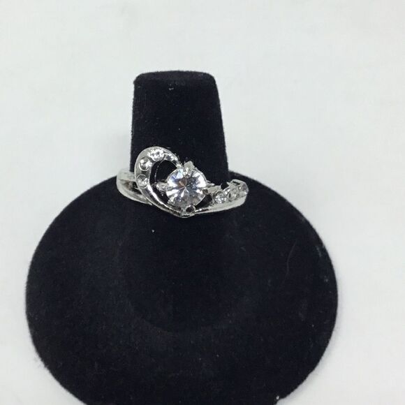 1 ct. CZ Heart Setting Fashion Ring (H15) - Picture 2 of 5